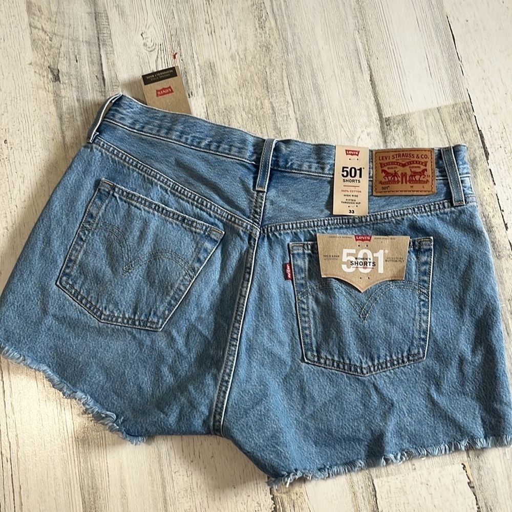 Levi’s 501 hi- rise shorts size 33. NWT - Picture 2 of 10